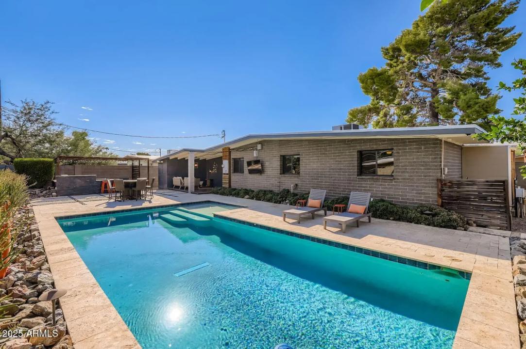 Real Estate Picture 25