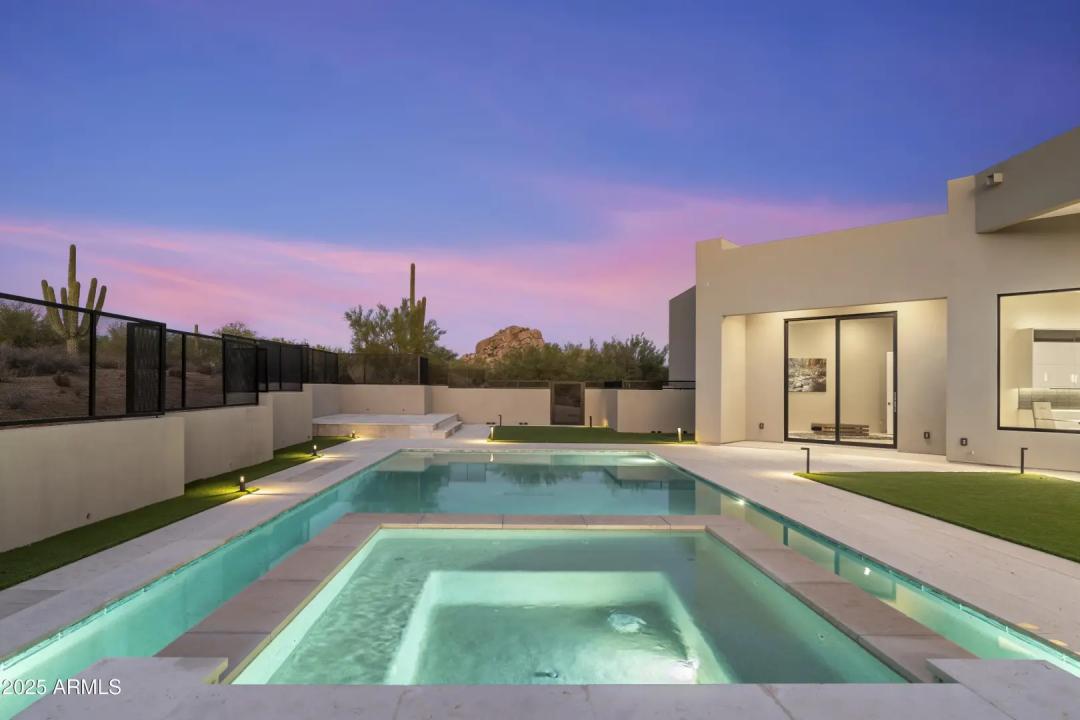 Real Estate Picture 11