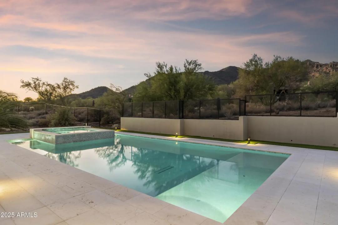 Real Estate Picture 12