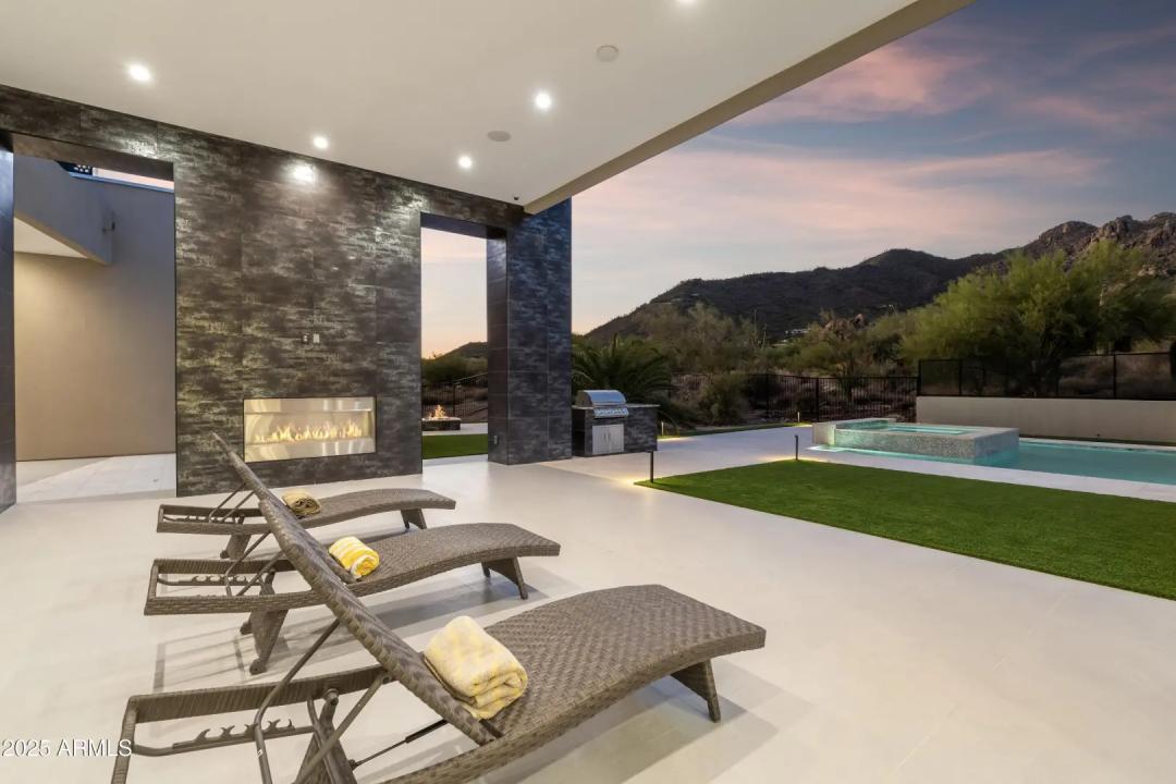 Real Estate Picture 9