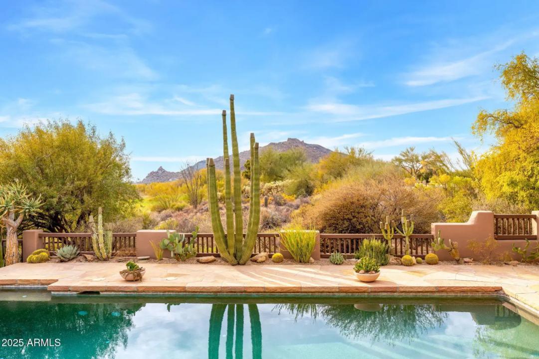 Real Estate Picture 14