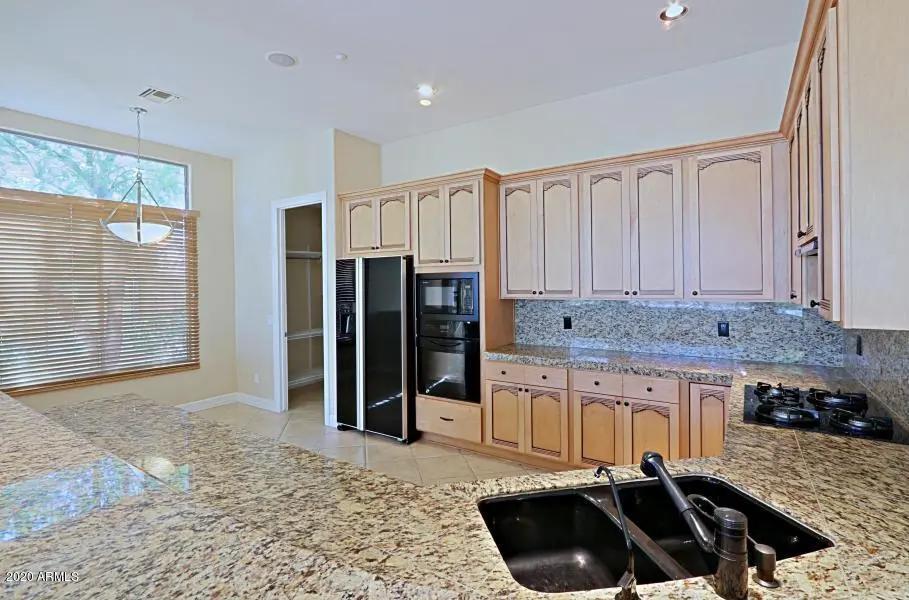 Real Estate Picture 14