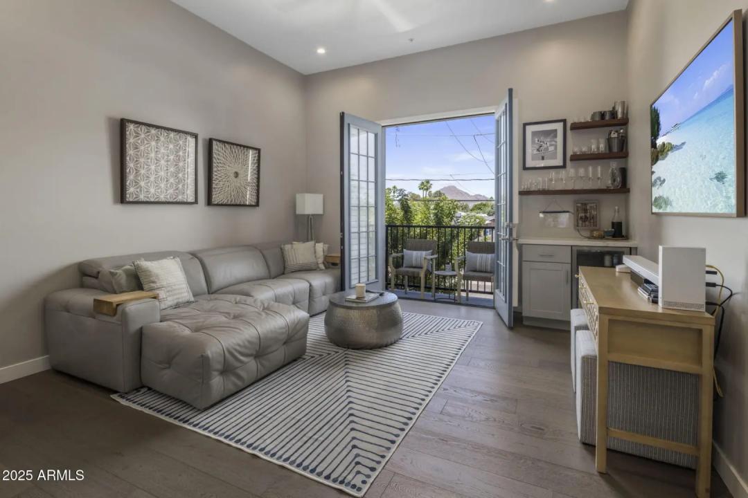 Real Estate Picture 13