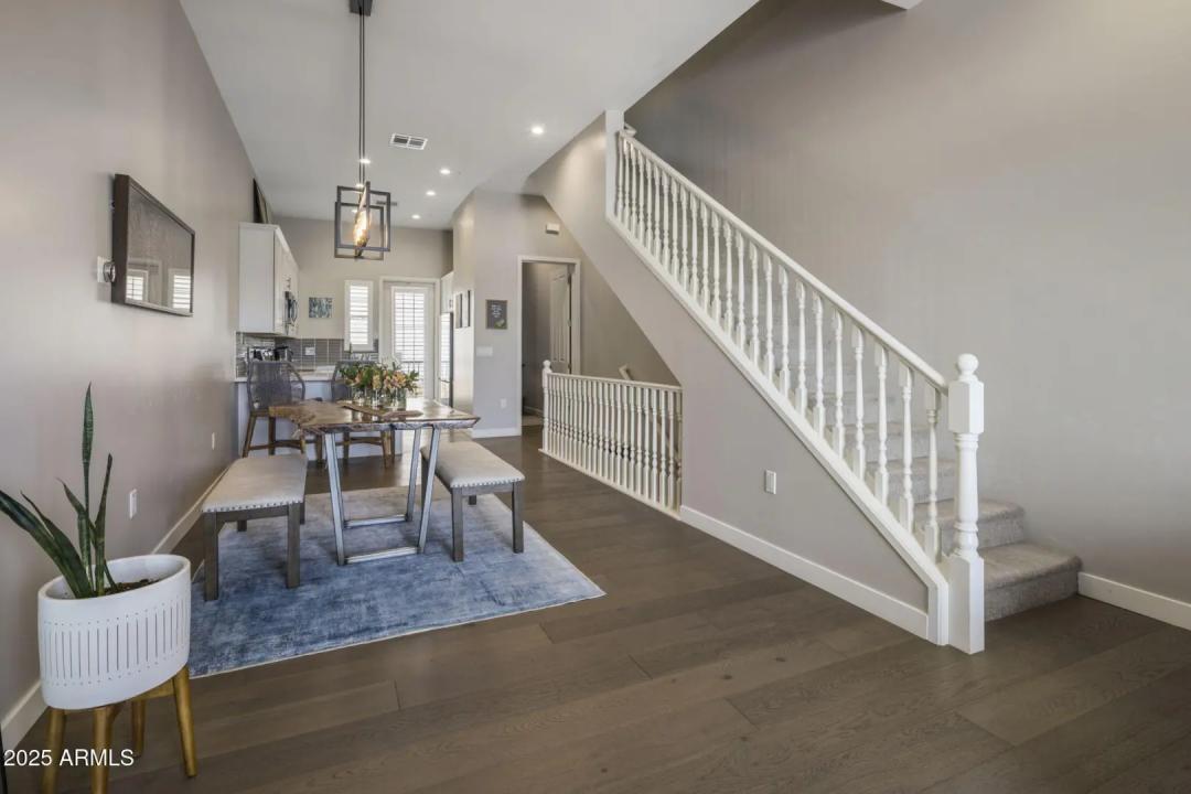 Real Estate Picture 4