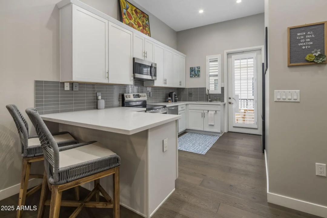 Real Estate Picture 8