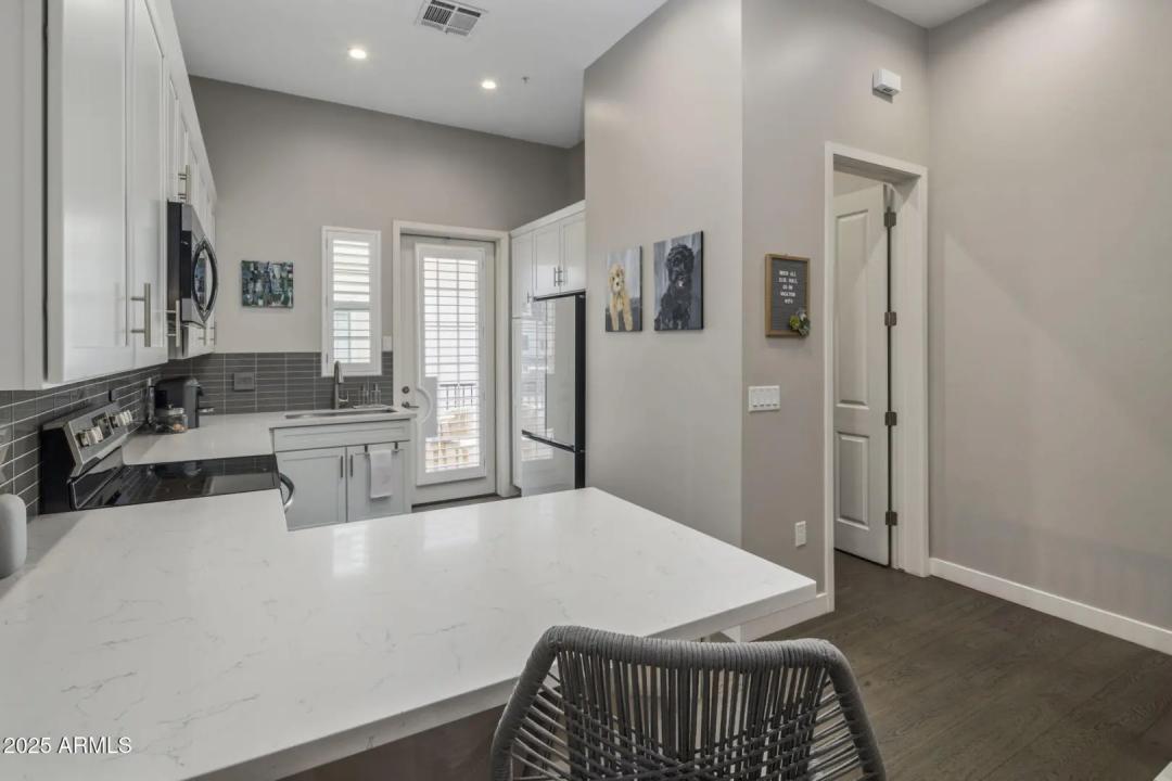 Real Estate Picture 10