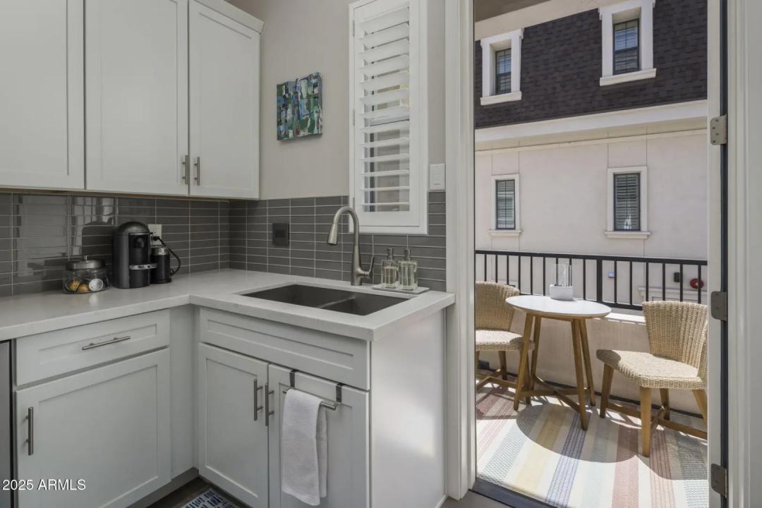 Real Estate Picture 11