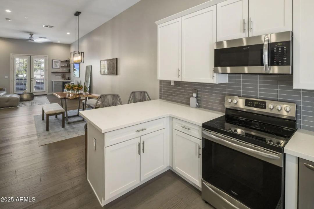 Real Estate Picture 9