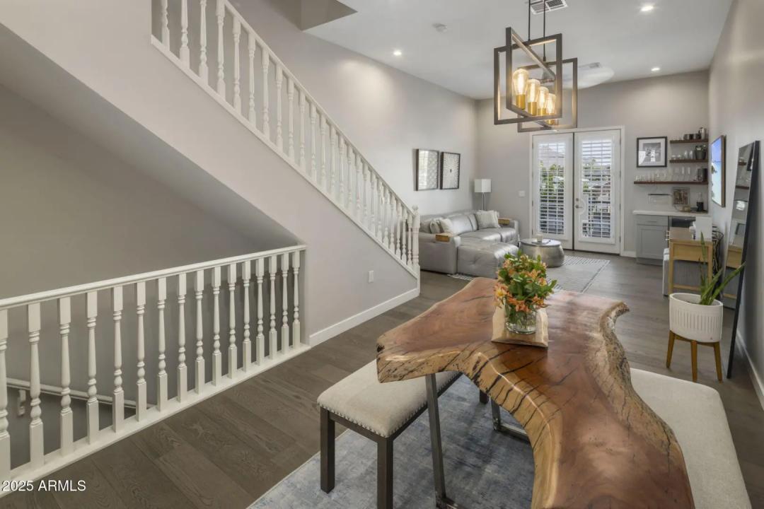 Real Estate Picture 6