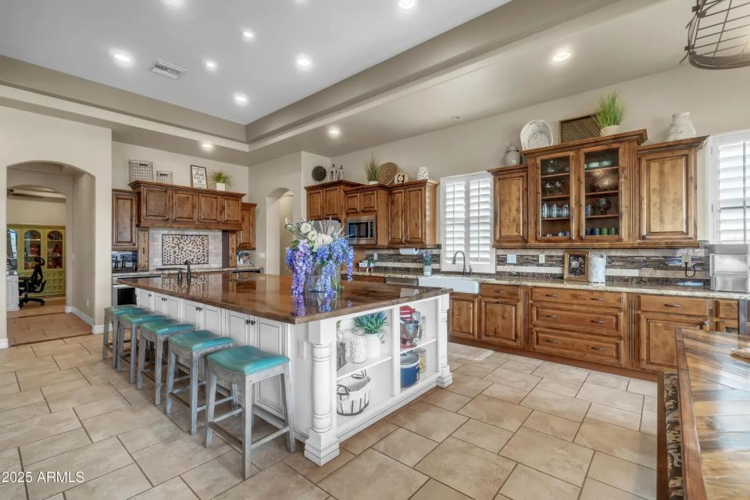 Real Estate Picture 9