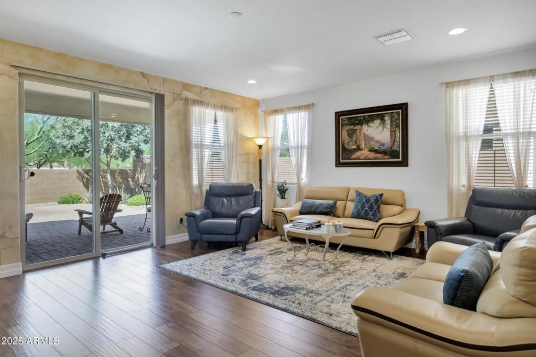 Real Estate Picture 7