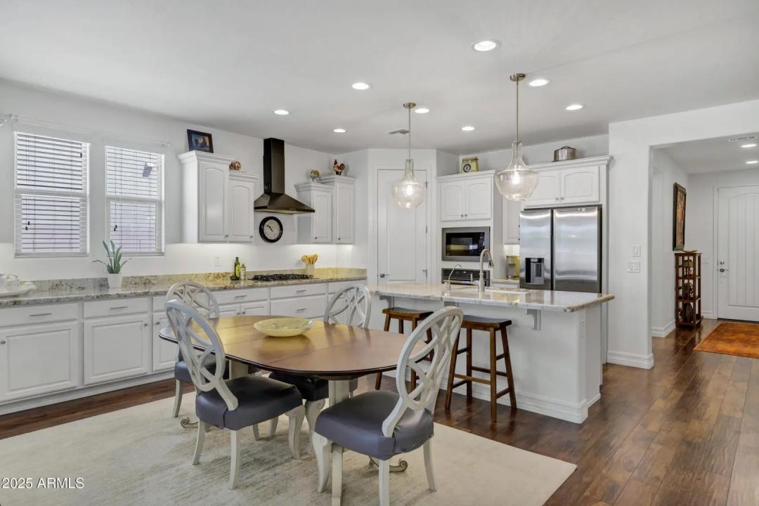 Real Estate Picture 8