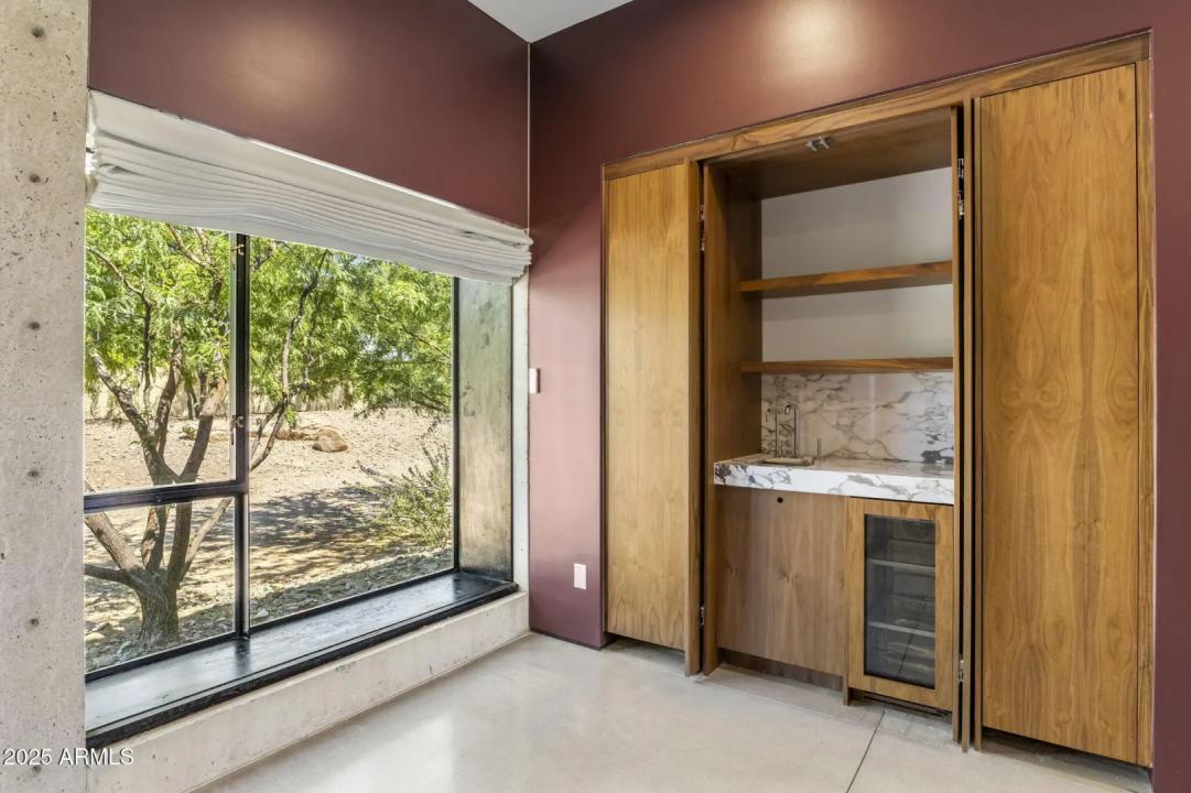 Real Estate Picture 22