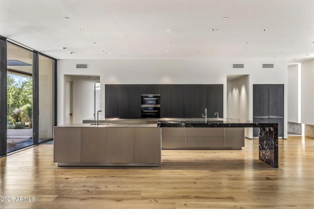 Real Estate Picture 11