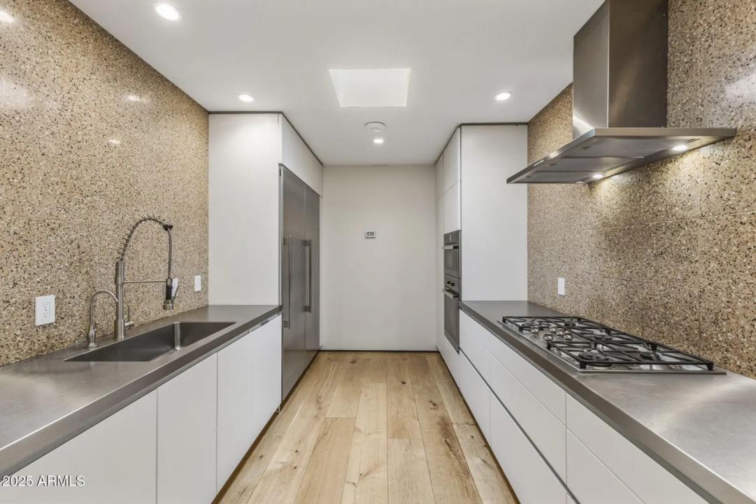 Real Estate Picture 15
