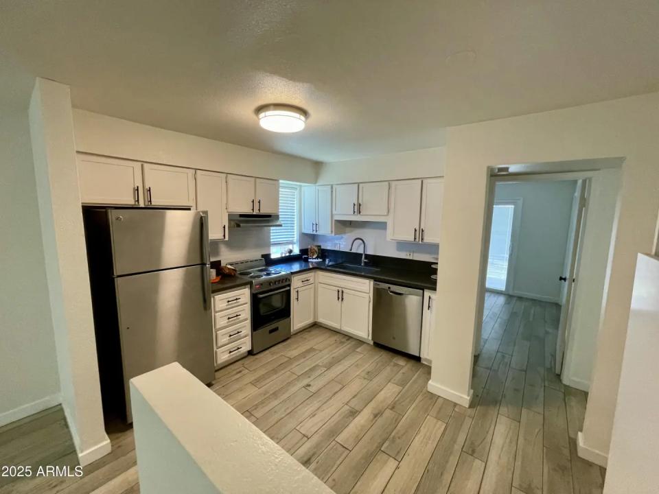 Real Estate Picture 4
