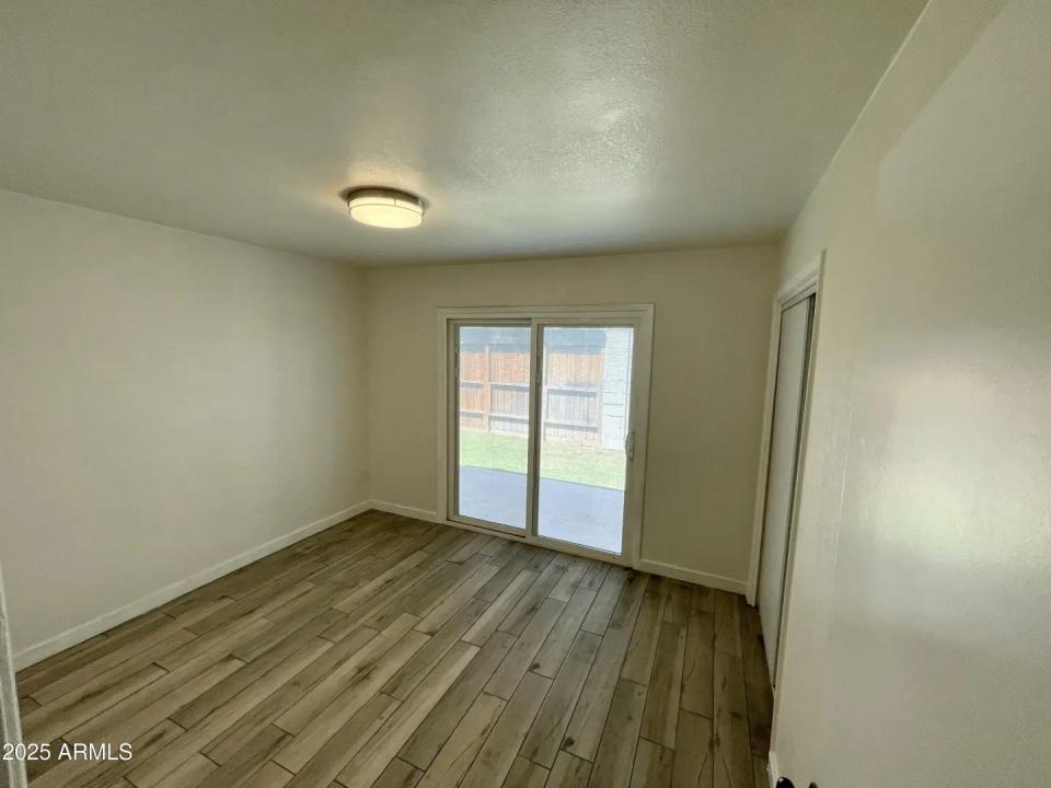 Real Estate Picture 7