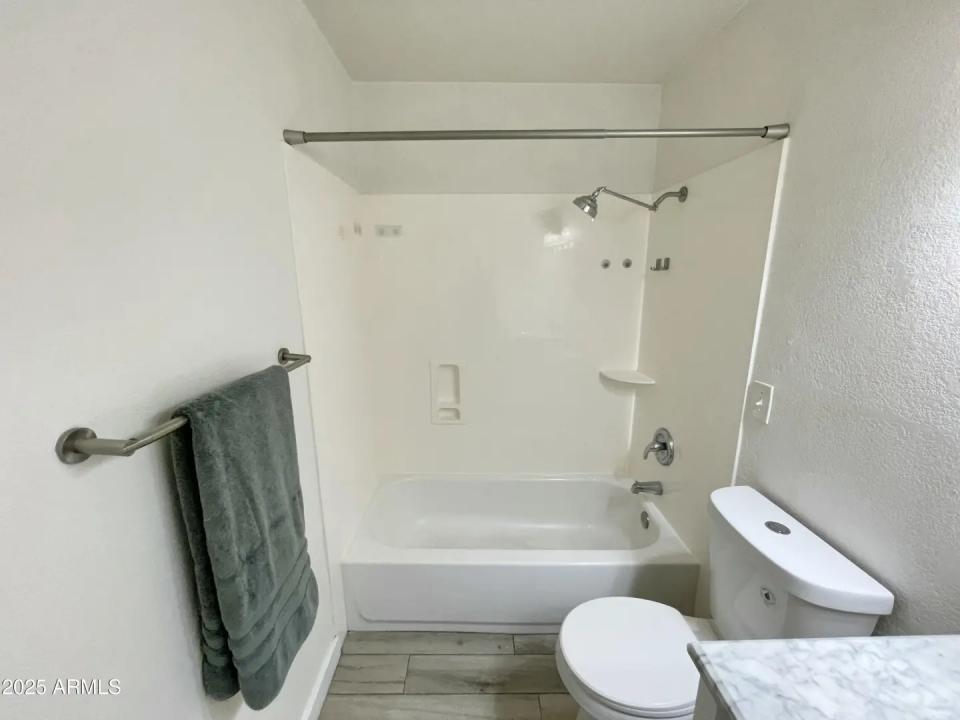 Real Estate Picture 11