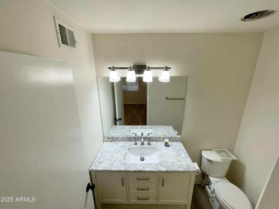 Real Estate Picture 14