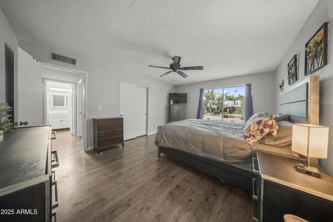 Real Estate Picture 7