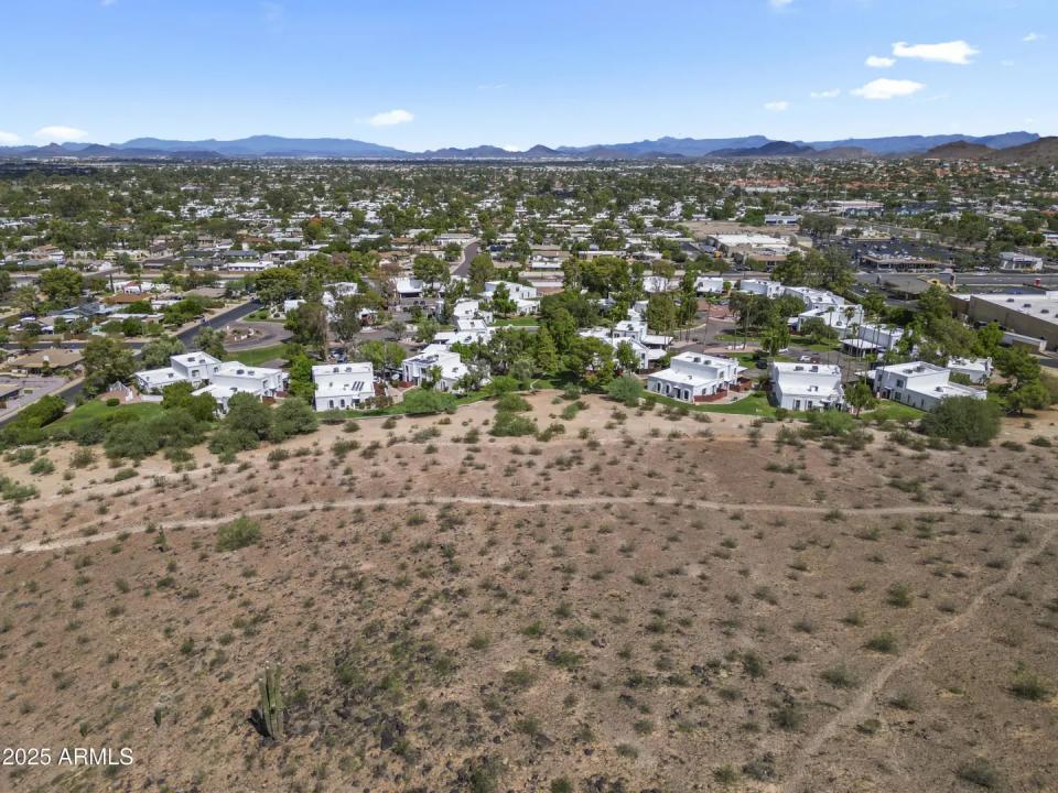 Real Estate Picture 18