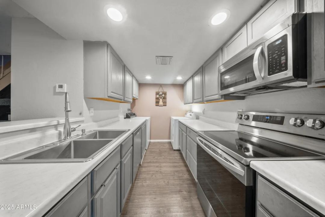 Real Estate Picture 3