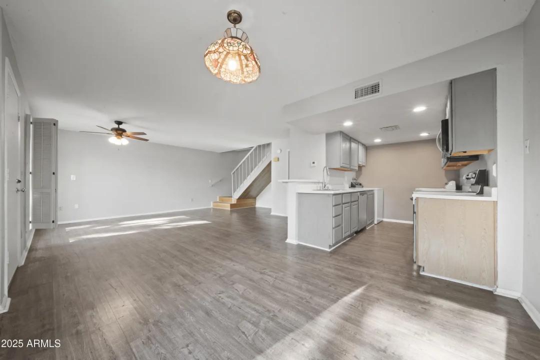 Real Estate Picture 4