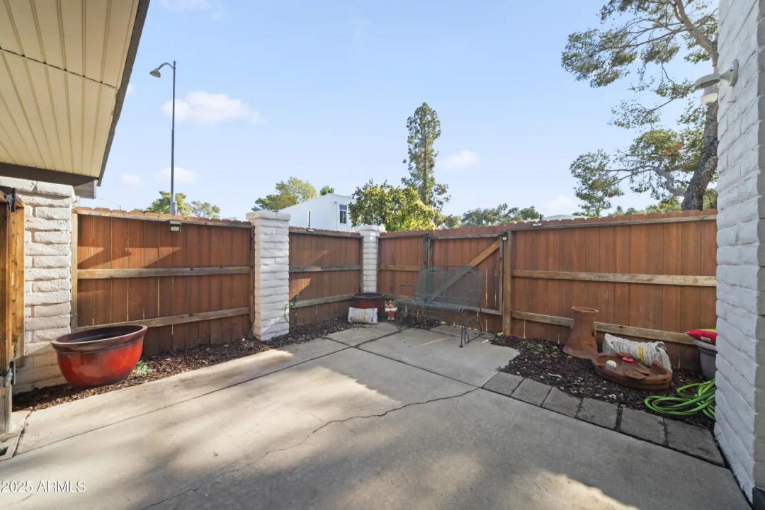 Real Estate Picture 12