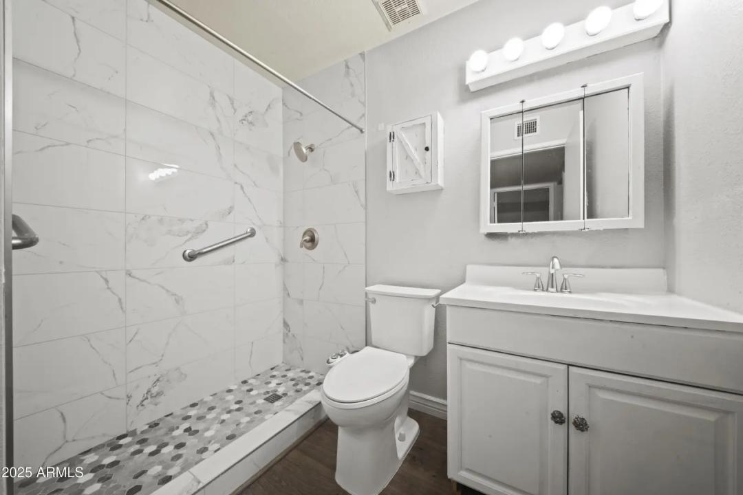 Real Estate Picture 7