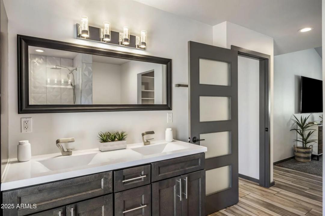 Real Estate Picture 12