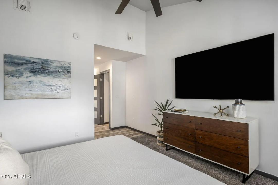 Real Estate Picture 11