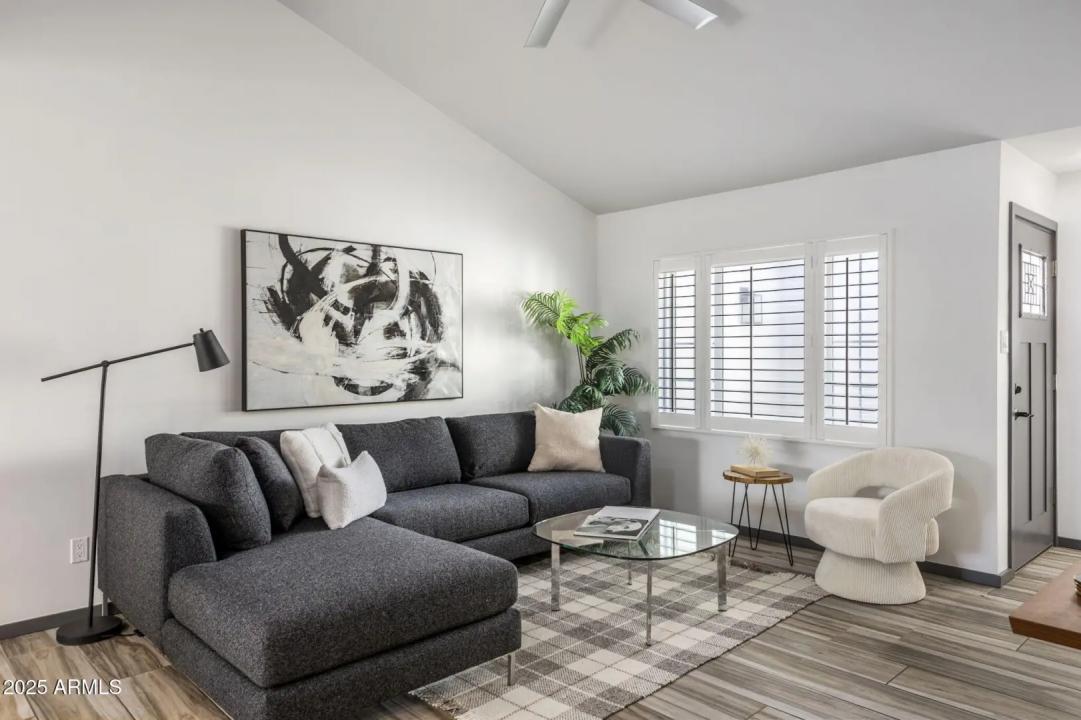 Real Estate Picture 4