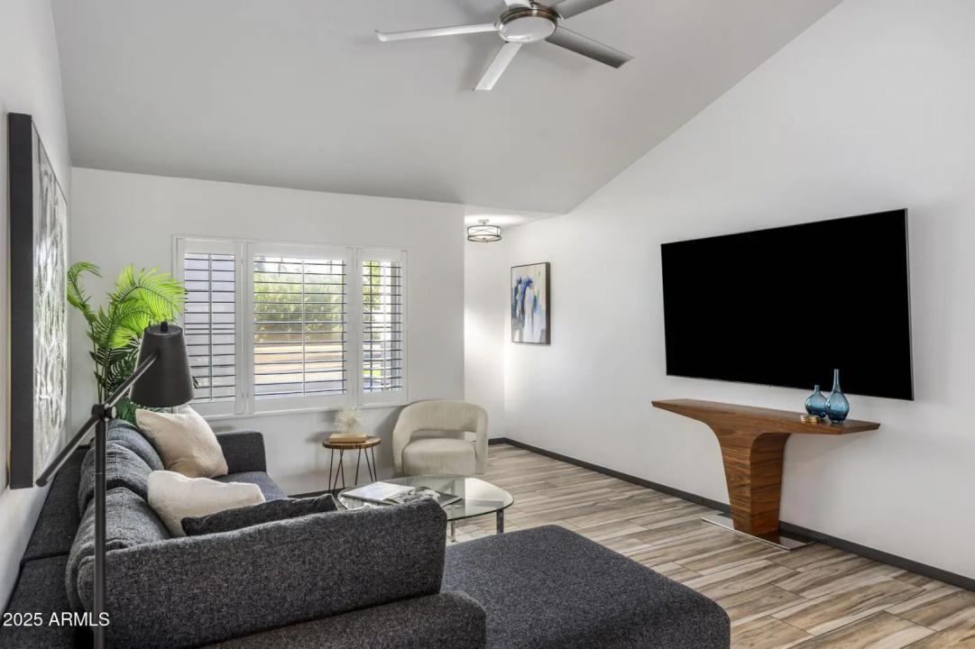 Real Estate Picture 5