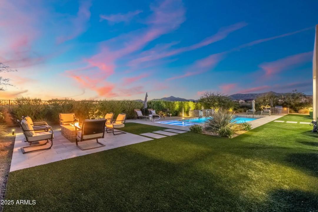 Real Estate Picture 3