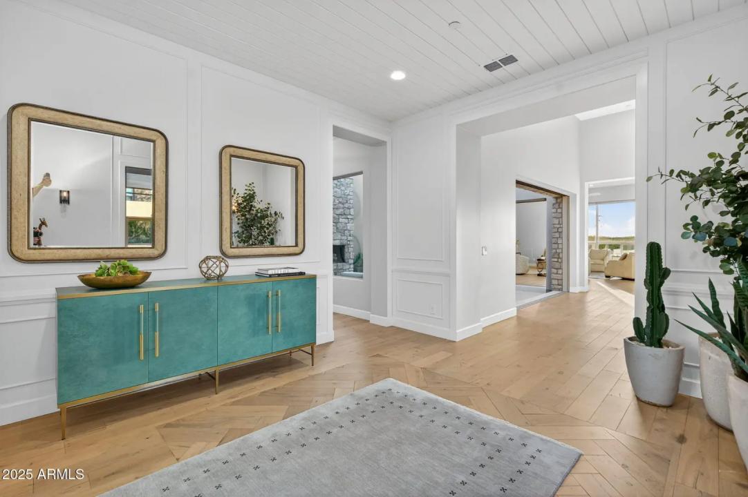 Real Estate Picture 10