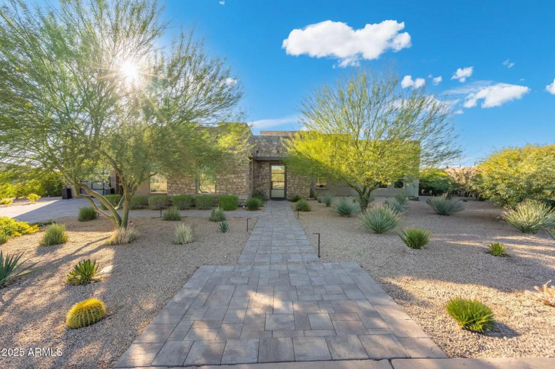 Real Estate Picture 8