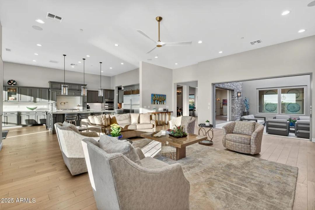 Real Estate Picture 14