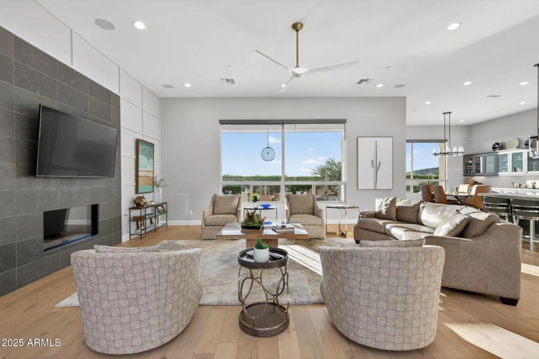 Real Estate Picture 12
