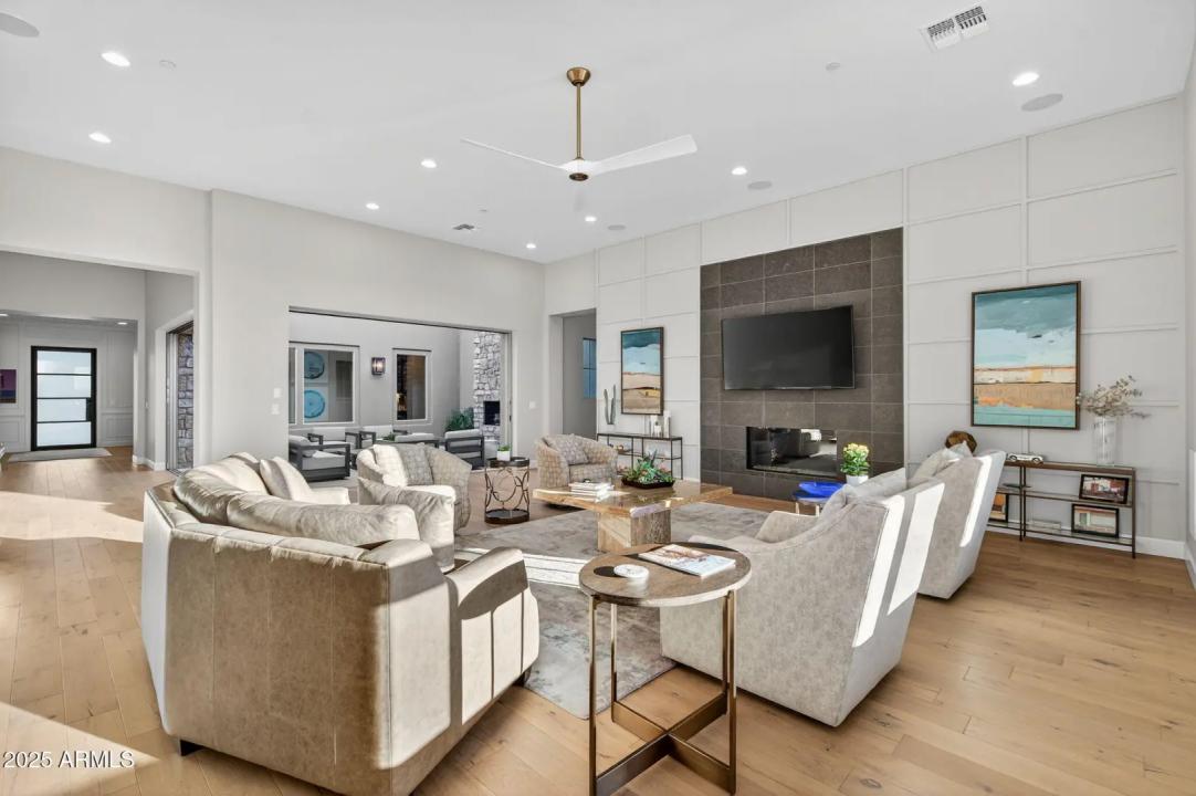 Real Estate Picture 11