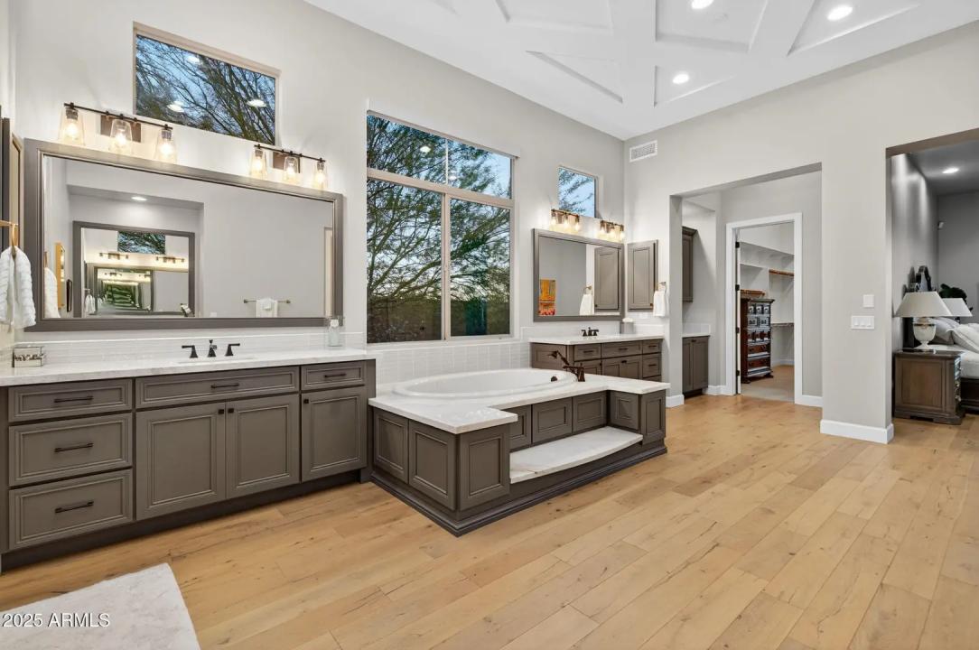 Real Estate Picture 50