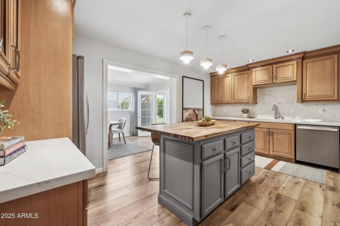 Real Estate Picture 12
