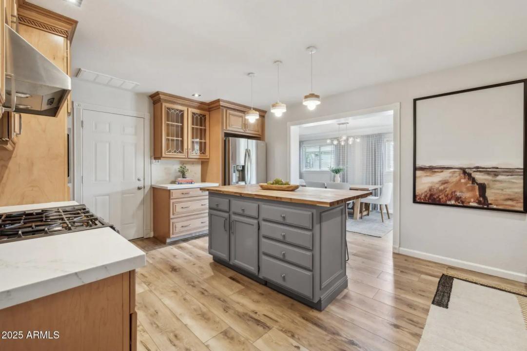 Real Estate Picture 14