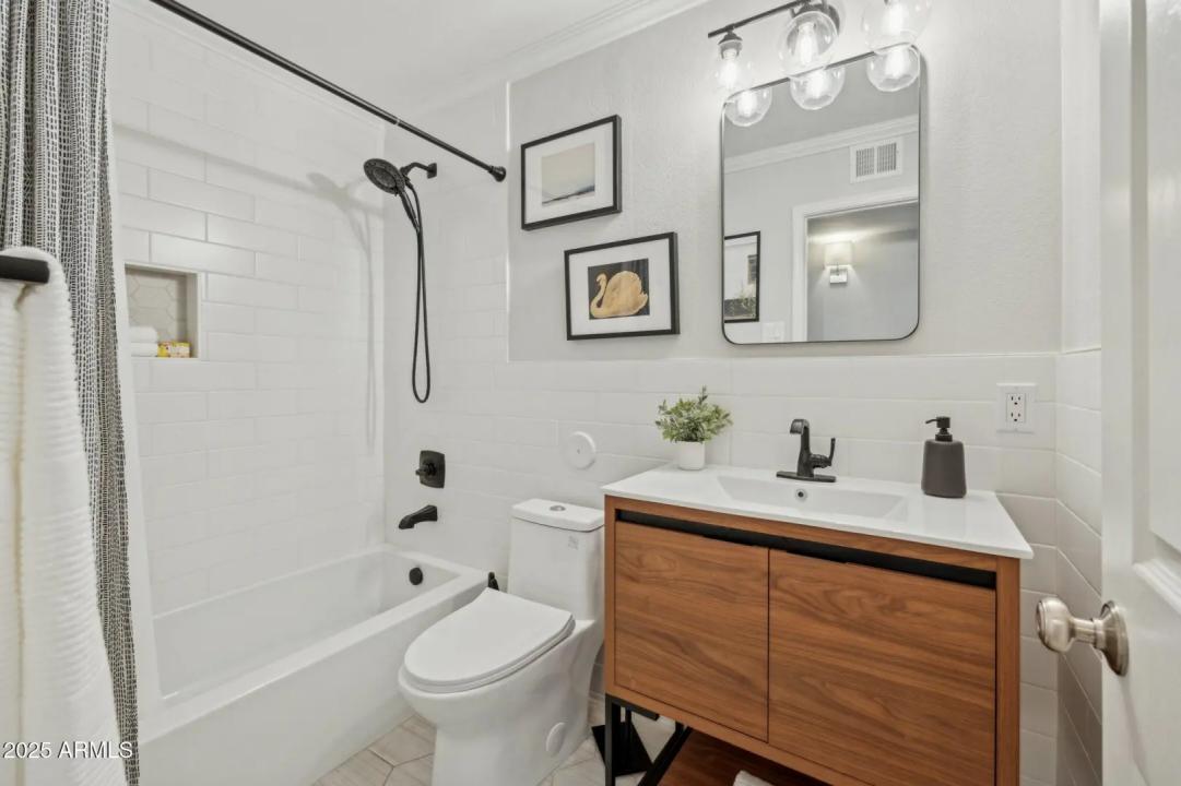 Real Estate Picture 23