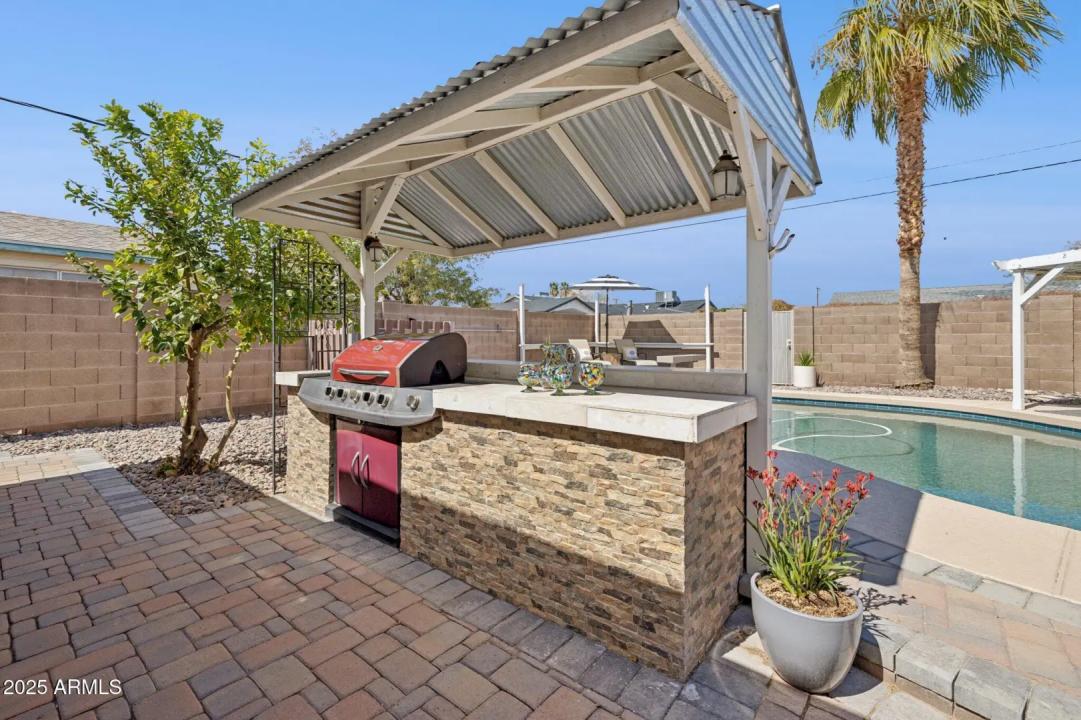 Real Estate Picture 33