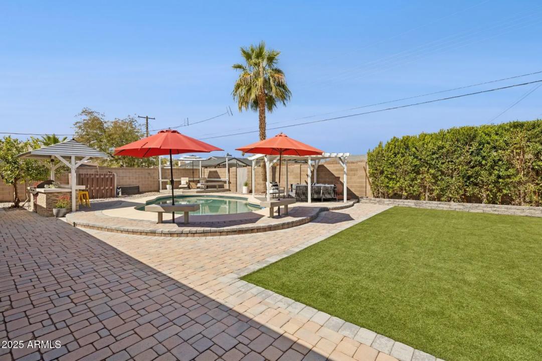 Real Estate Picture 28