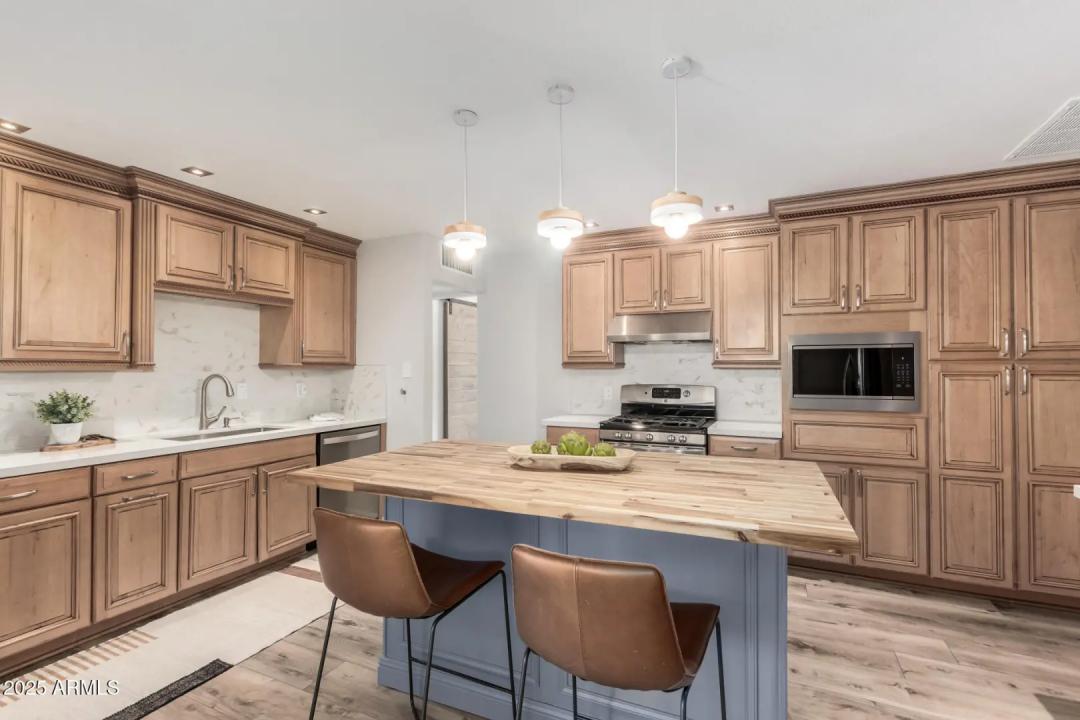 Real Estate Picture 9