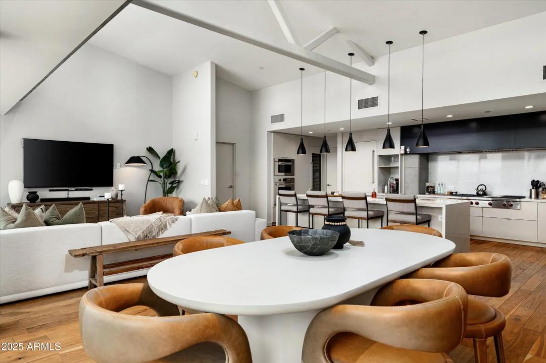 Real Estate Picture 3