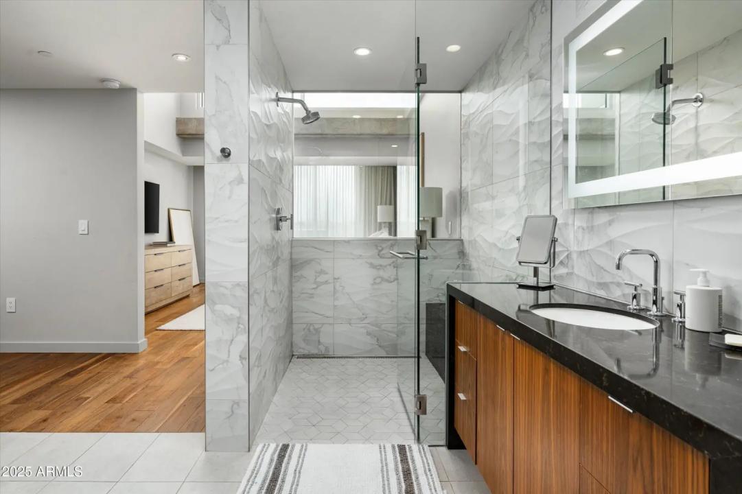 Real Estate Picture 7