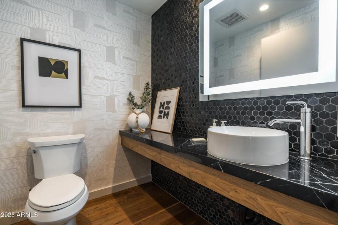 Real Estate Picture 8
