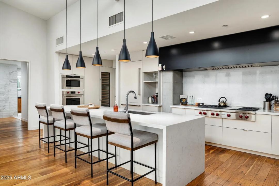 Real Estate Picture 11